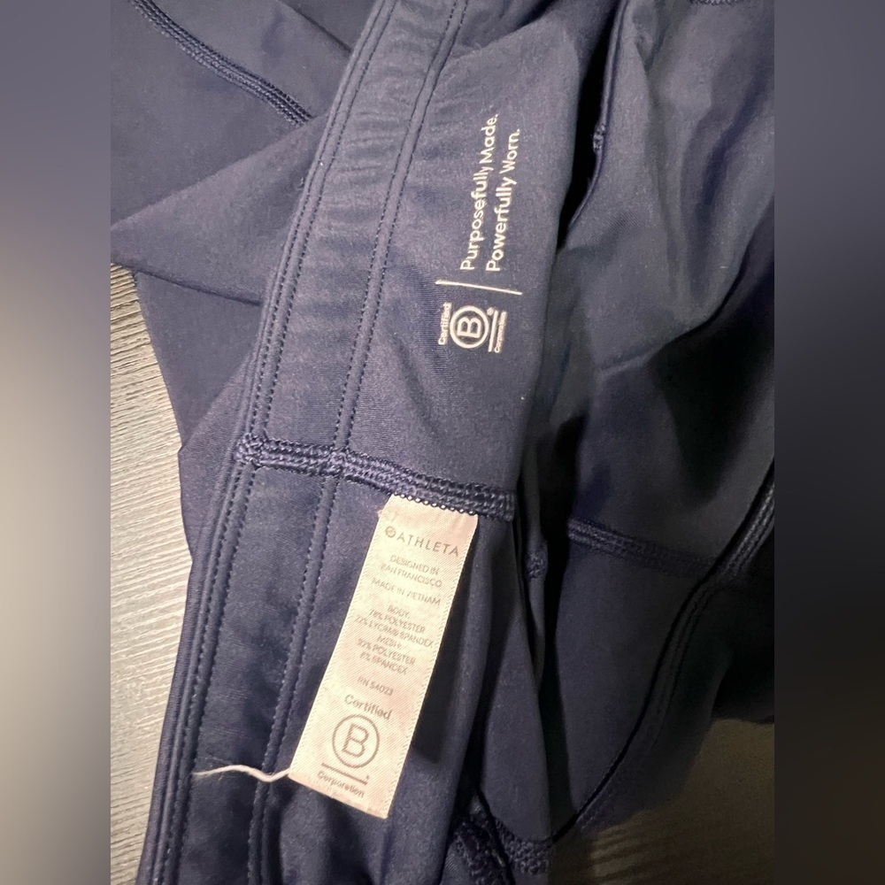 Athleta navy capri leggings yoga pants sz MT Women’s - Picture 6 of 7